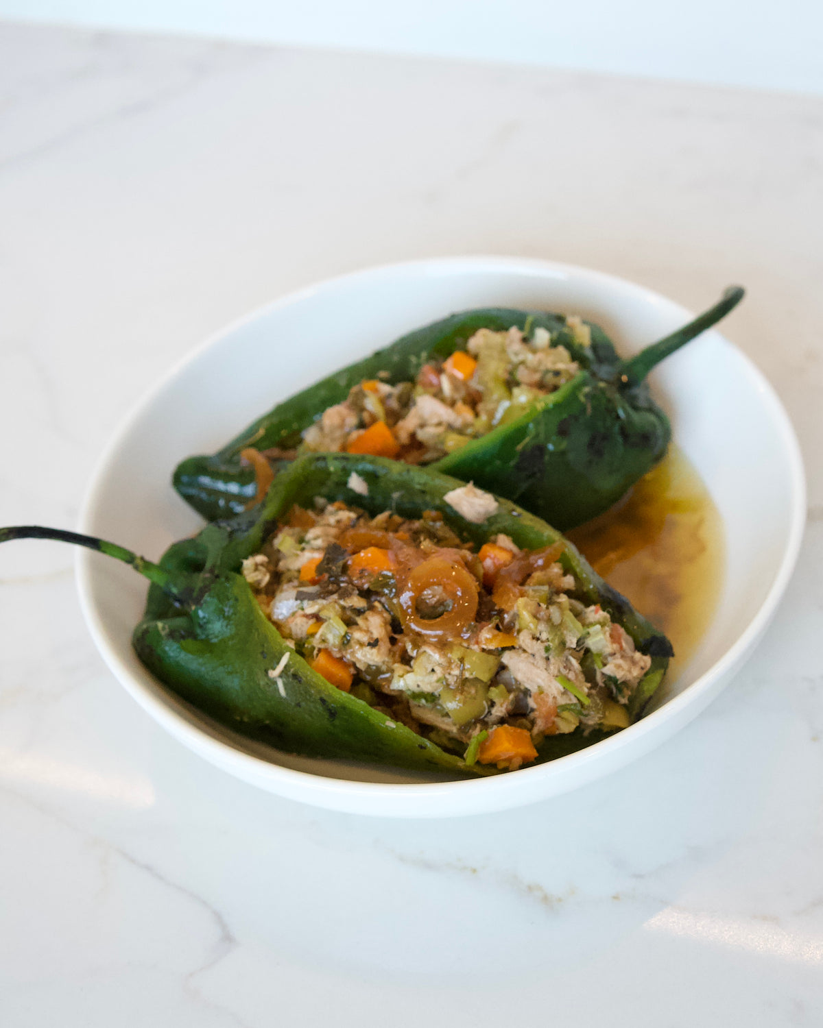 Chile relleno de atún en escabeche